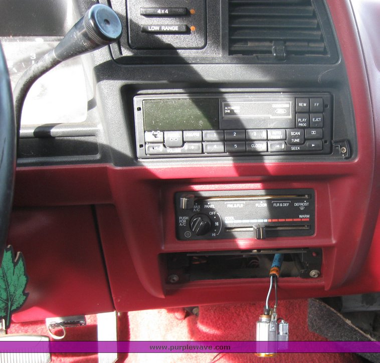 image for item 3485 1993 Ford Explorer