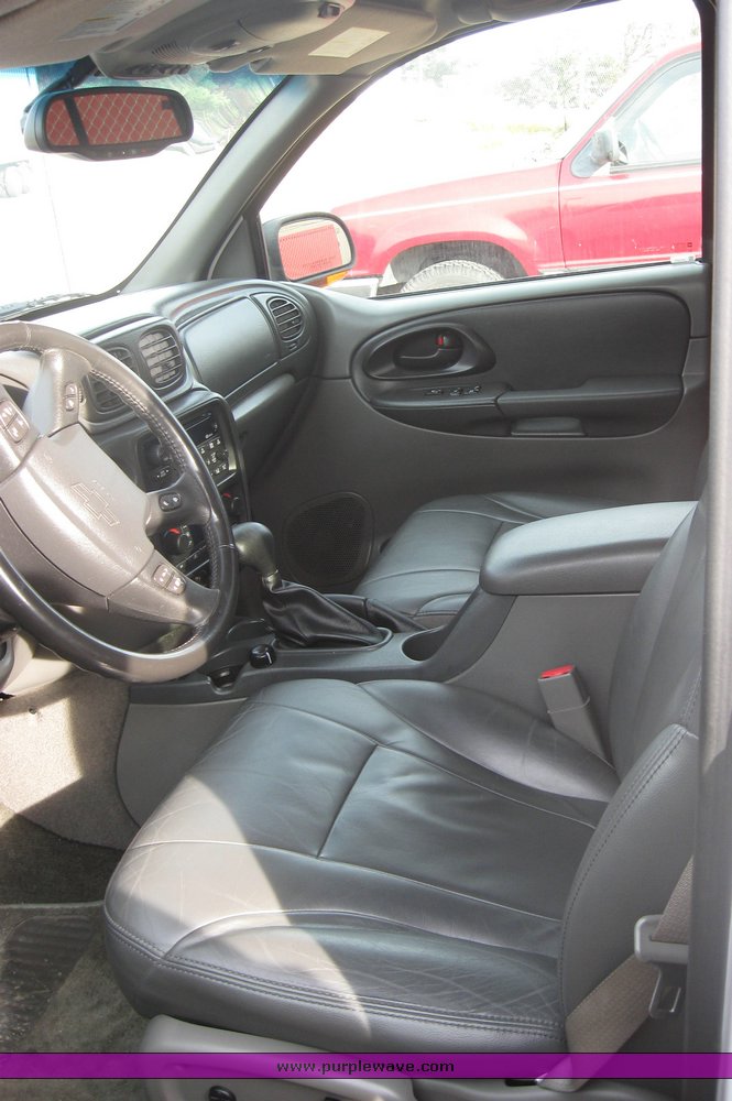 image for item 3486 2002 Chevrolet Trailblazer LT