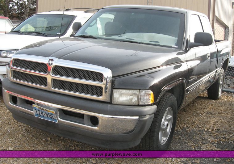 image for item 3487 1995 Dodge Ram 1500 SLT