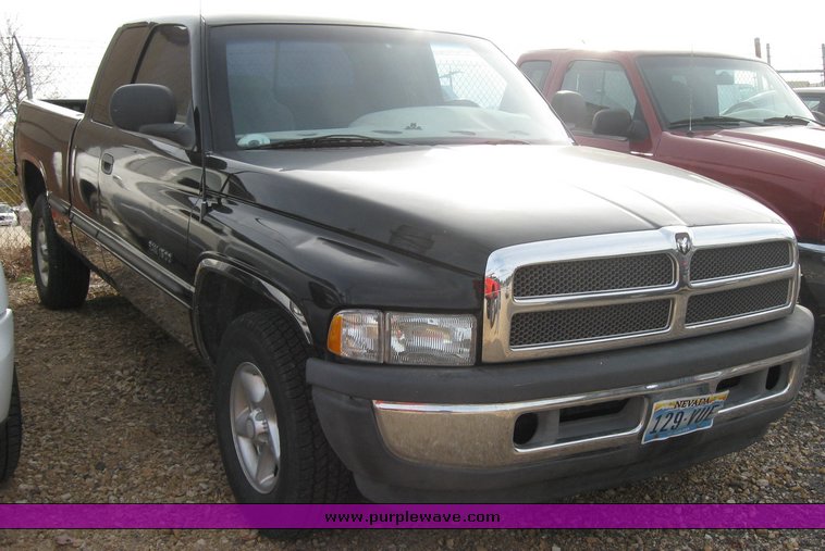 image for item 3487 1995 Dodge Ram 1500 SLT