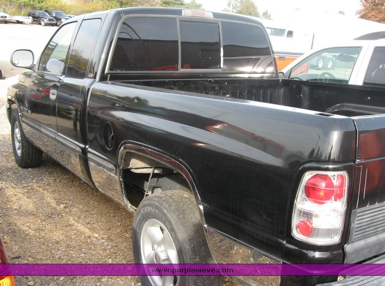 image for item 3487 1995 Dodge Ram 1500 SLT