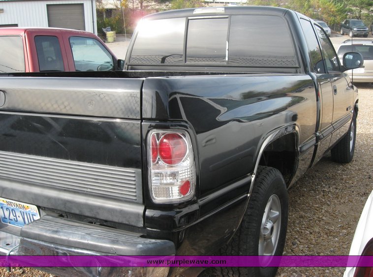 image for item 3487 1995 Dodge Ram 1500 SLT