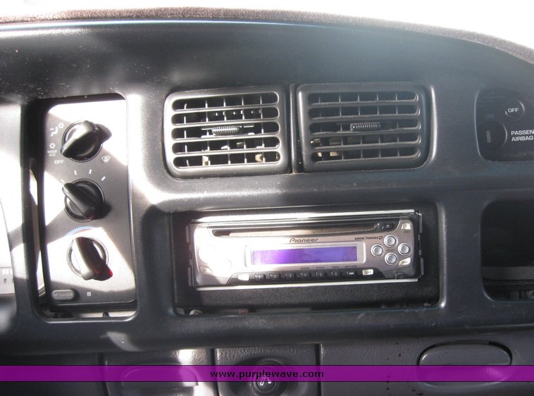 image for item 3487 1995 Dodge Ram 1500 SLT