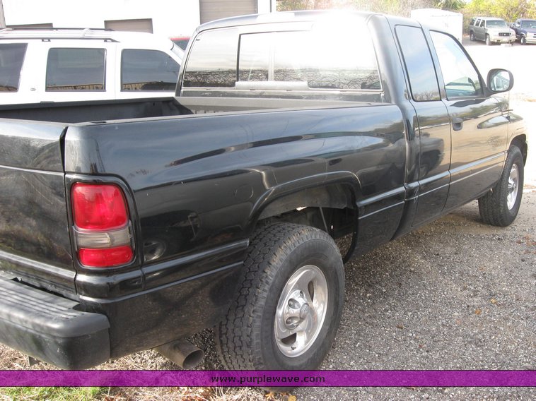 image for item 3491 1999 Dodge Ram 1500
