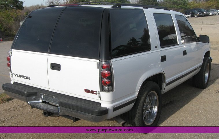 image for item 3492 1998 GMC Yukon SLT