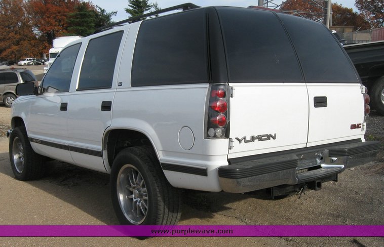image for item 3492 1998 GMC Yukon SLT