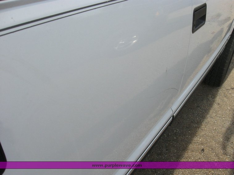 image for item 3492 1998 GMC Yukon SLT