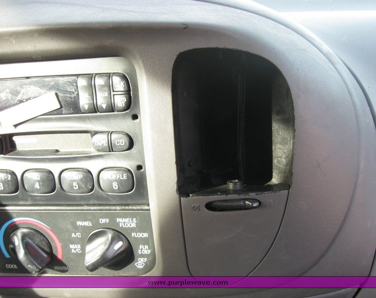 image for item 3493 1998 Ford Expedition XLT