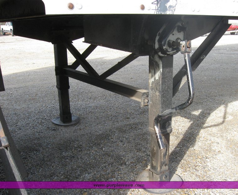 image for item 3495 1995 Fruehauf 53' enclosed trailer