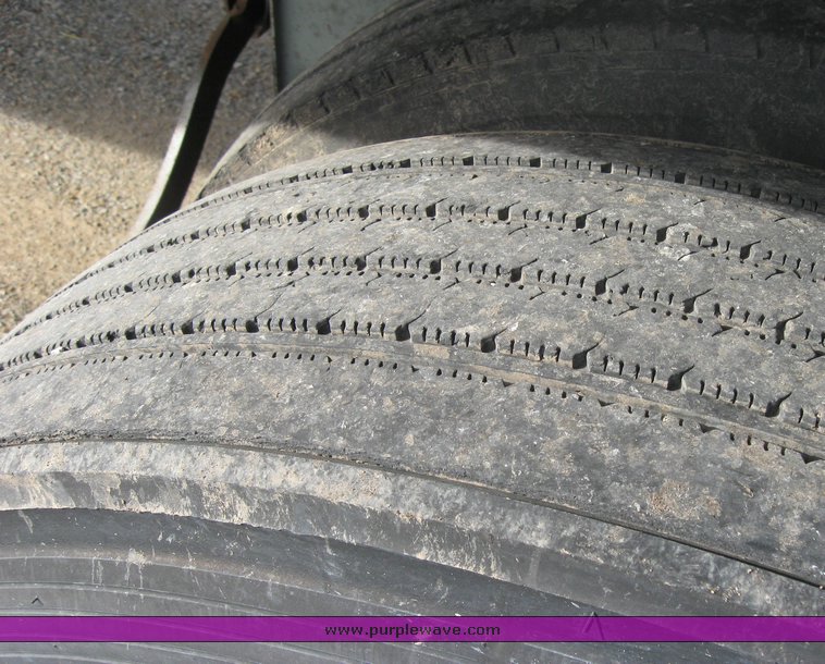 image for item 3495 1995 Fruehauf 53' enclosed trailer