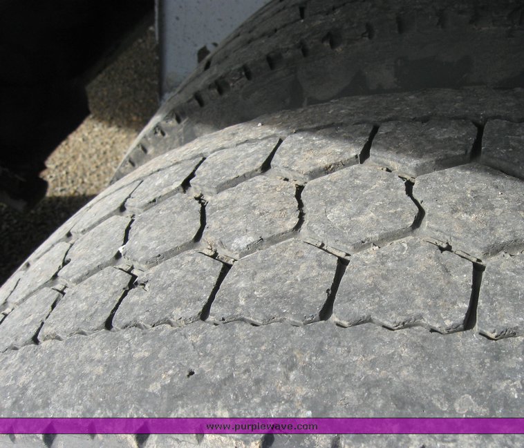 image for item 3495 1995 Fruehauf 53' enclosed trailer