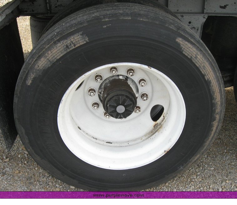 image for item 3495 1995 Fruehauf 53' enclosed trailer