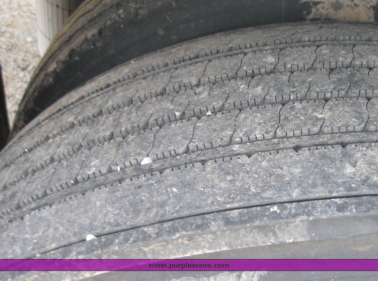 image for item 3495 1995 Fruehauf 53' enclosed trailer