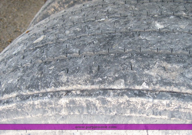 image for item 3495 1995 Fruehauf 53' enclosed trailer