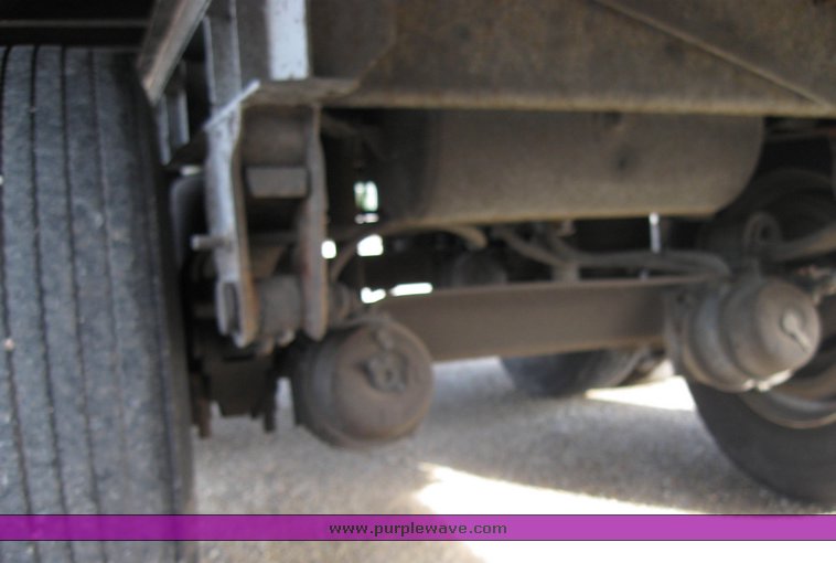 image for item 3495 1995 Fruehauf 53' enclosed trailer