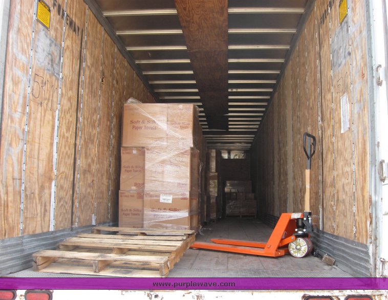 image for item 3495 1995 Fruehauf 53' enclosed trailer