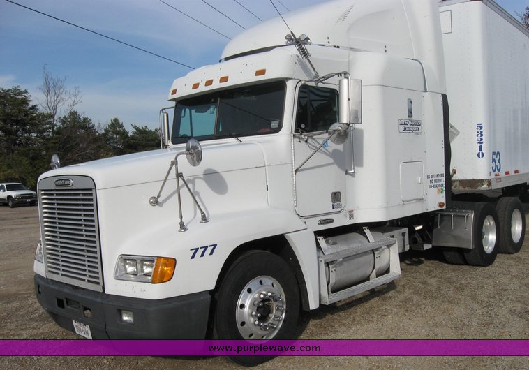 image for item 3496 1999 Freightliner semi truck