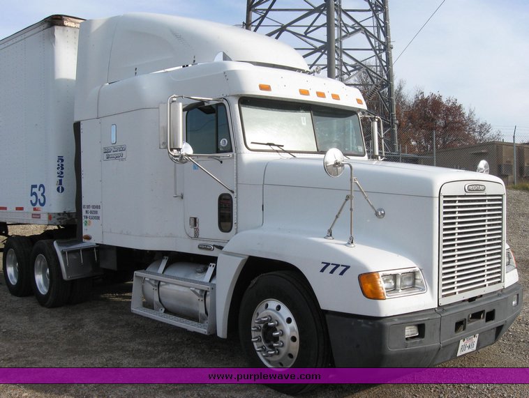 image for item 3496 1999 Freightliner semi truck