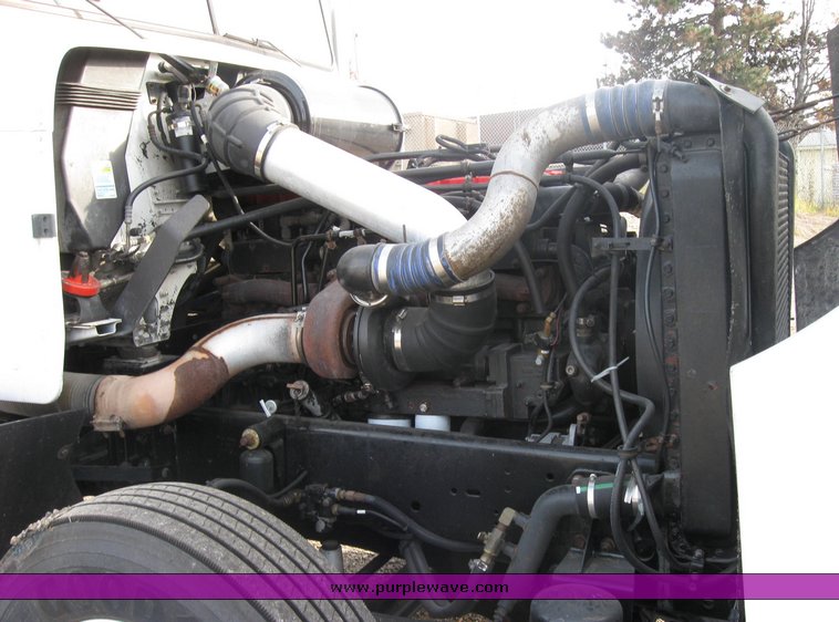 image for item 3496 1999 Freightliner semi truck