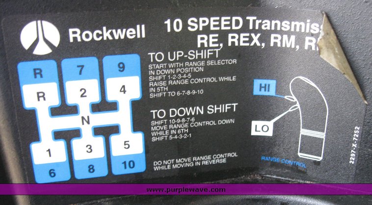 image for item 3496 1999 Freightliner semi truck