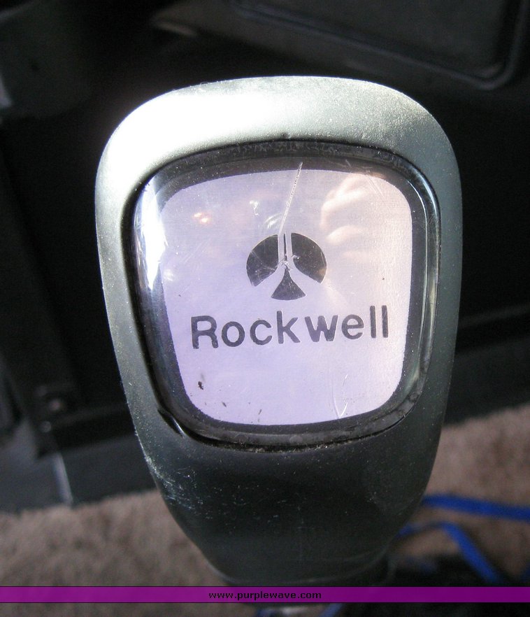 image for item 3496 1999 Freightliner semi truck