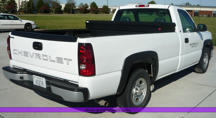 image for item 4071 2004 Chevrolet C1500 Silverado