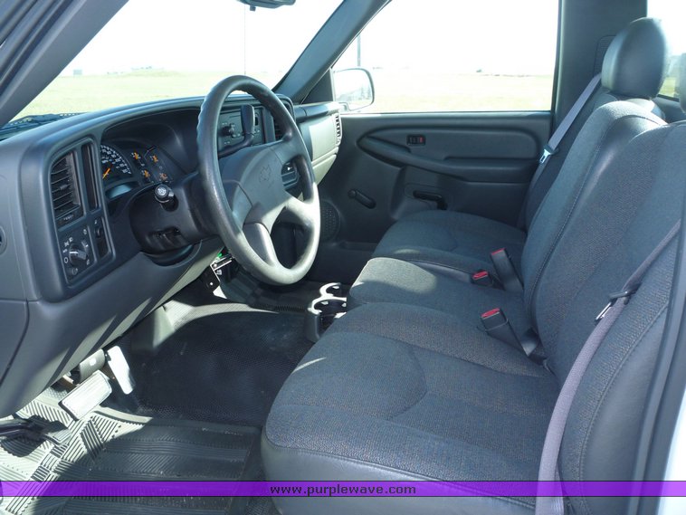 image for item 4071 2004 Chevrolet C1500 Silverado