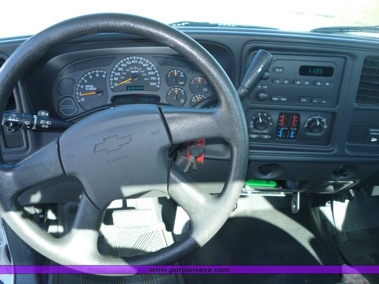 image for item 4071 2004 Chevrolet C1500 Silverado