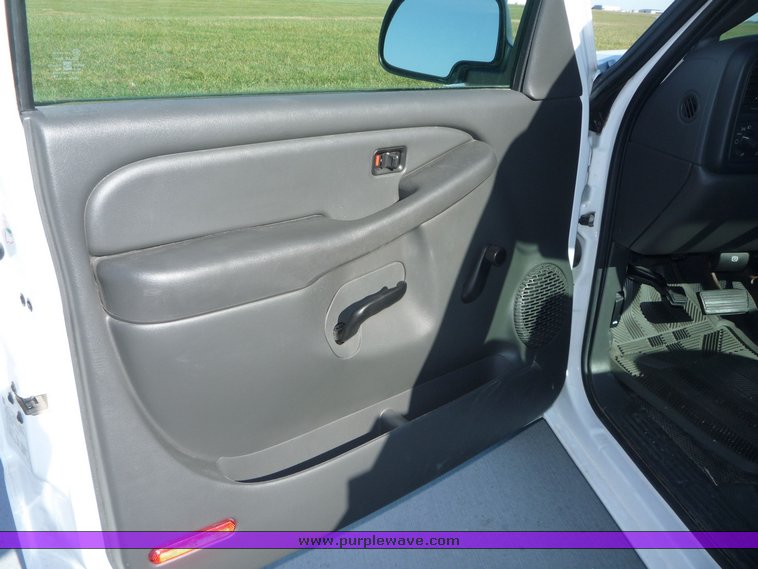 image for item 4071 2004 Chevrolet C1500 Silverado