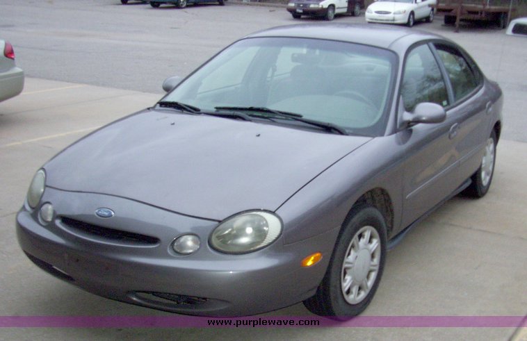 image for item 4155 1995 Ford Taurus