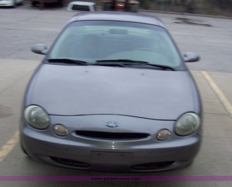 image for item 4155 1995 Ford Taurus
