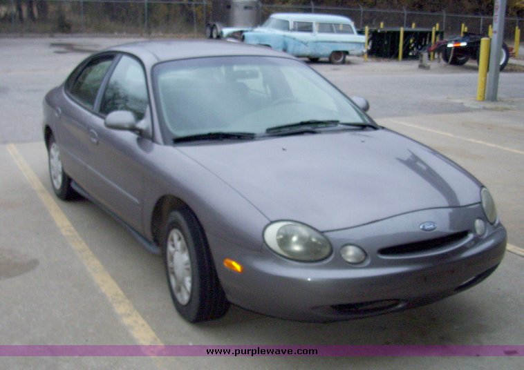 image for item 4155 1995 Ford Taurus
