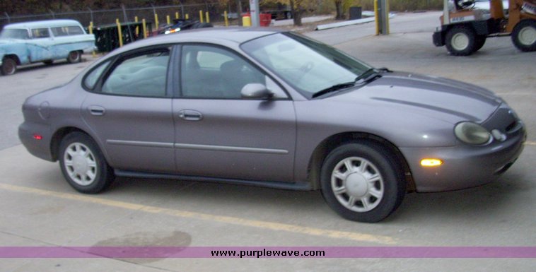 image for item 4155 1995 Ford Taurus