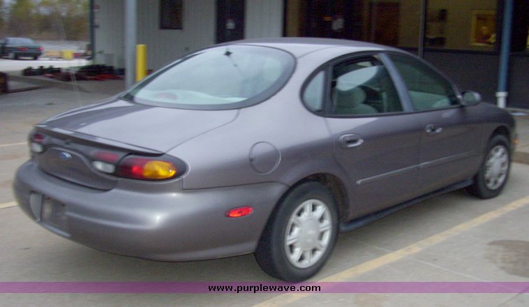 image for item 4155 1995 Ford Taurus