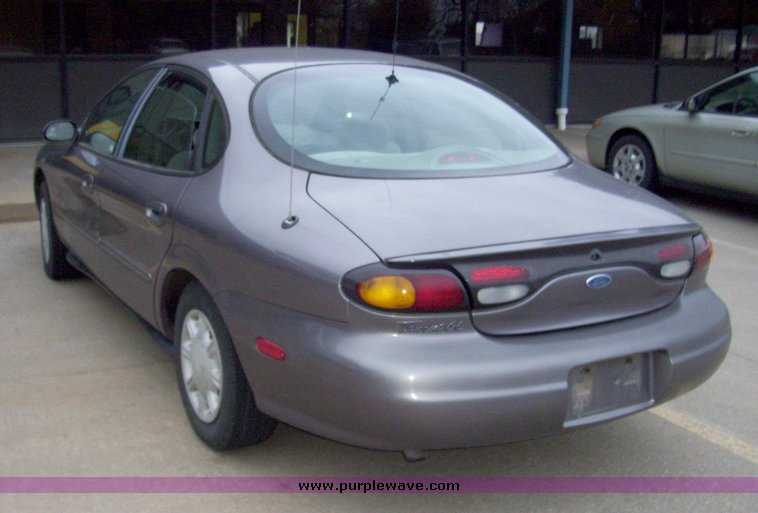 image for item 4155 1995 Ford Taurus