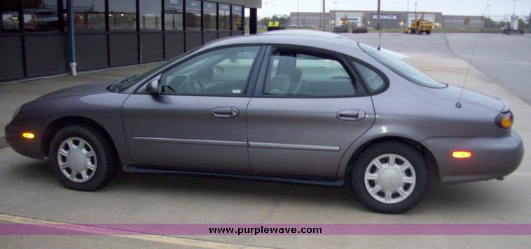 image for item 4155 1995 Ford Taurus