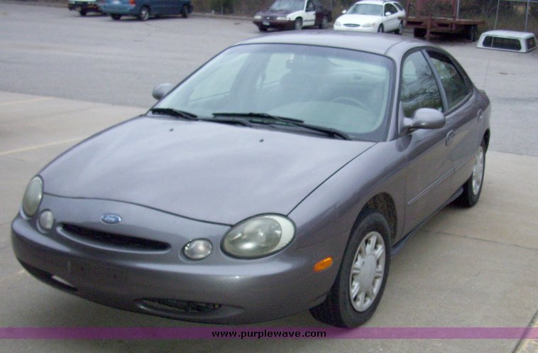 image for item 4155 1995 Ford Taurus