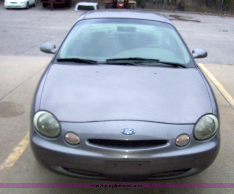 image for item 4155 1995 Ford Taurus