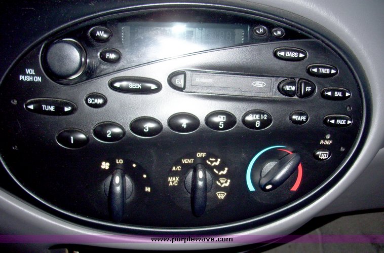 image for item 4155 1995 Ford Taurus