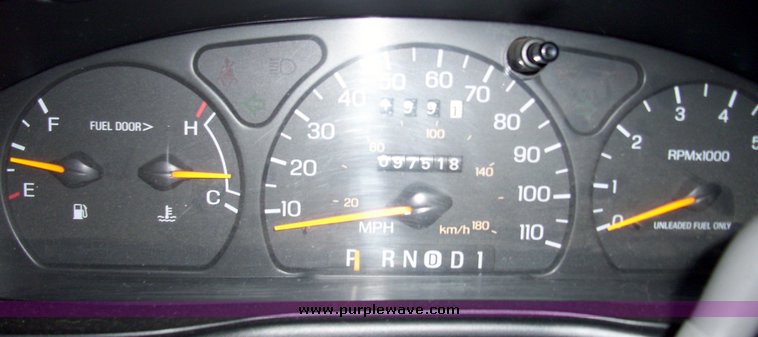 image for item 4155 1995 Ford Taurus