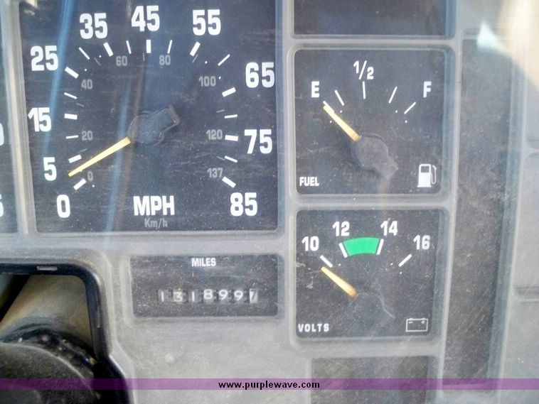 image for item 4190 1996 International 3800 65 passenger bus