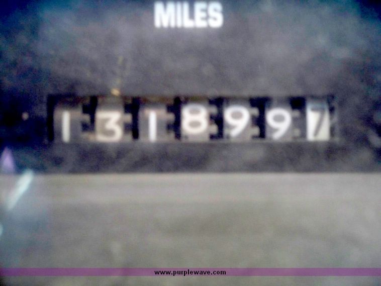 image for item 4190 1996 International 3800 65 passenger bus