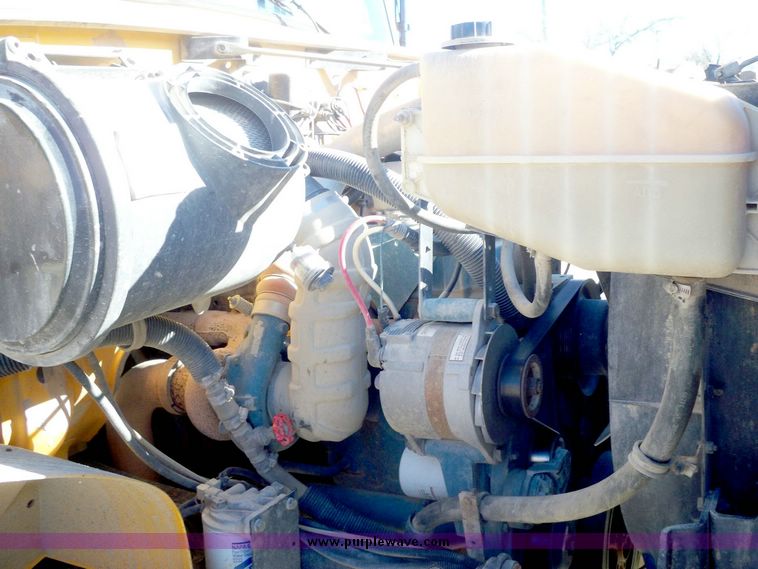 image for item 4190 1996 International 3800 65 passenger bus