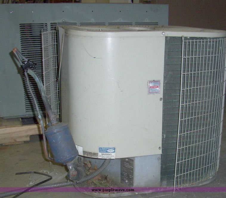 image for item 5101 Bryant three ton air conditioner condenser