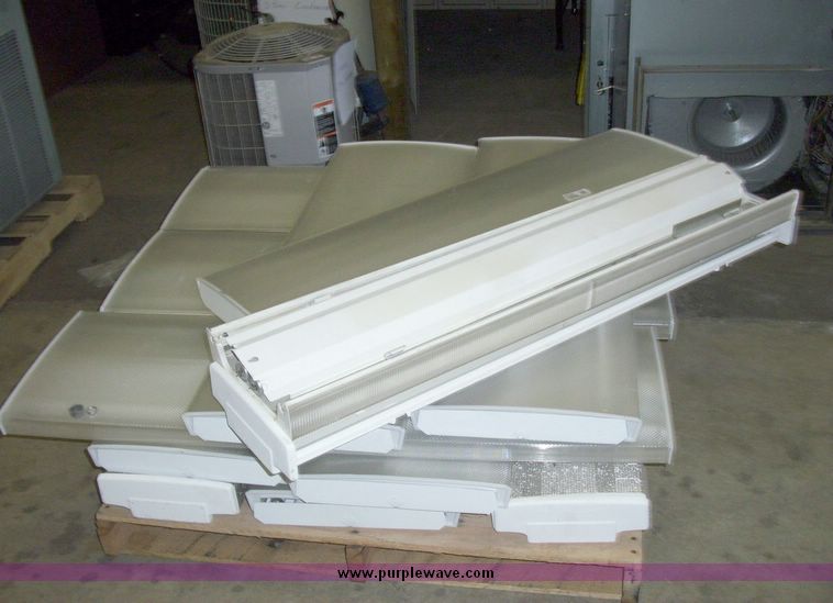 image for item 5121 (11) florescent light fixtures