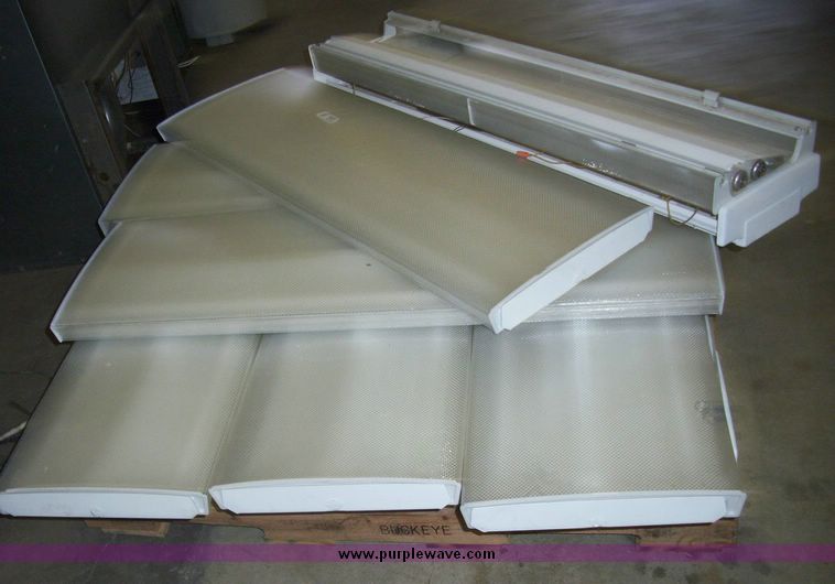 image for item 5121 (11) florescent light fixtures