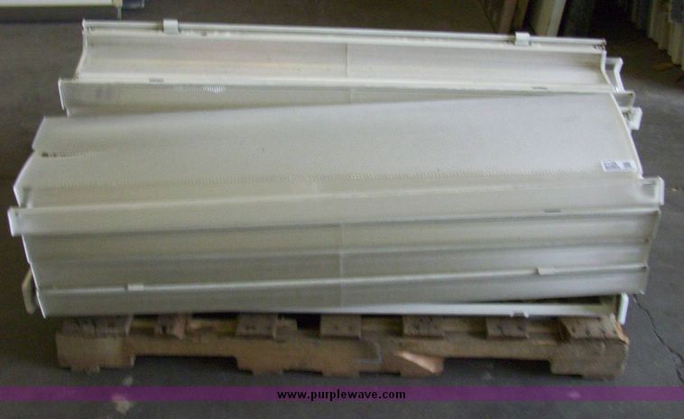 image for item 5129 (8) florescent two light fixtures