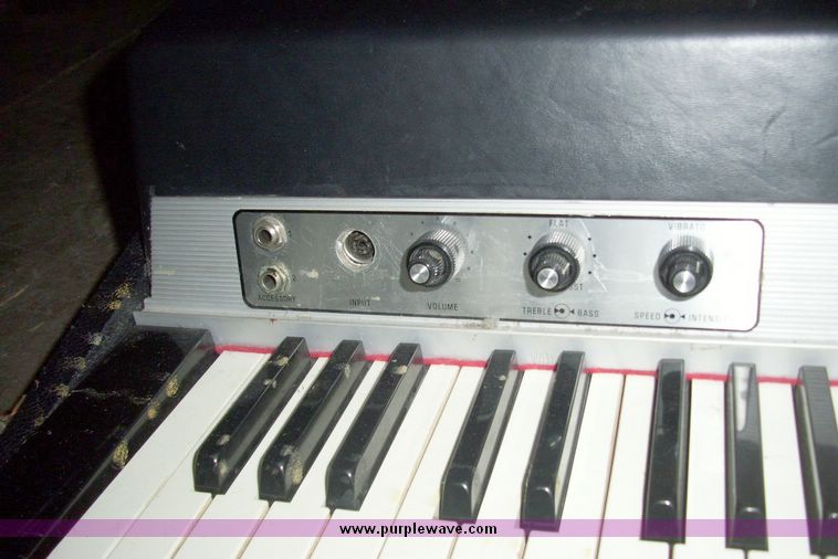 image for item 5132 Rhodes electric piano and amplifier