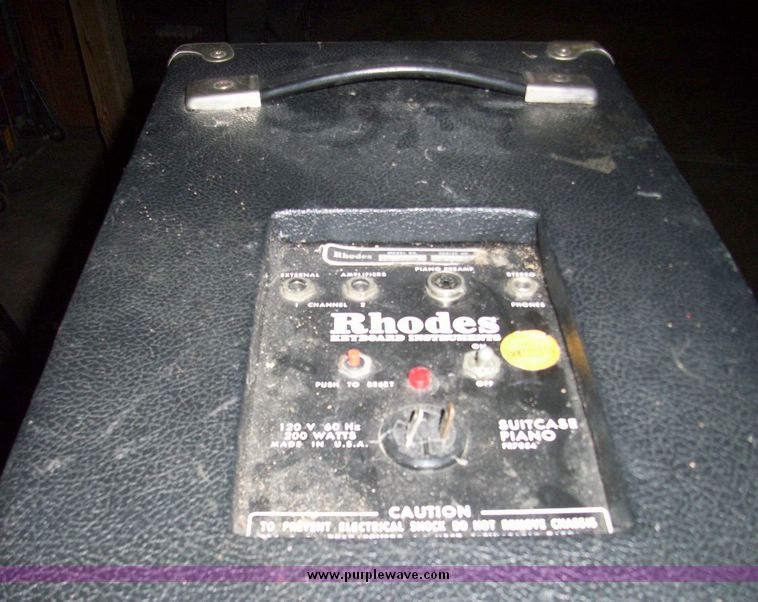 image for item 5132 Rhodes electric piano and amplifier
