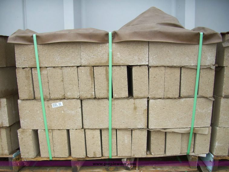 image for item 5135 (2) pallets of concrete block